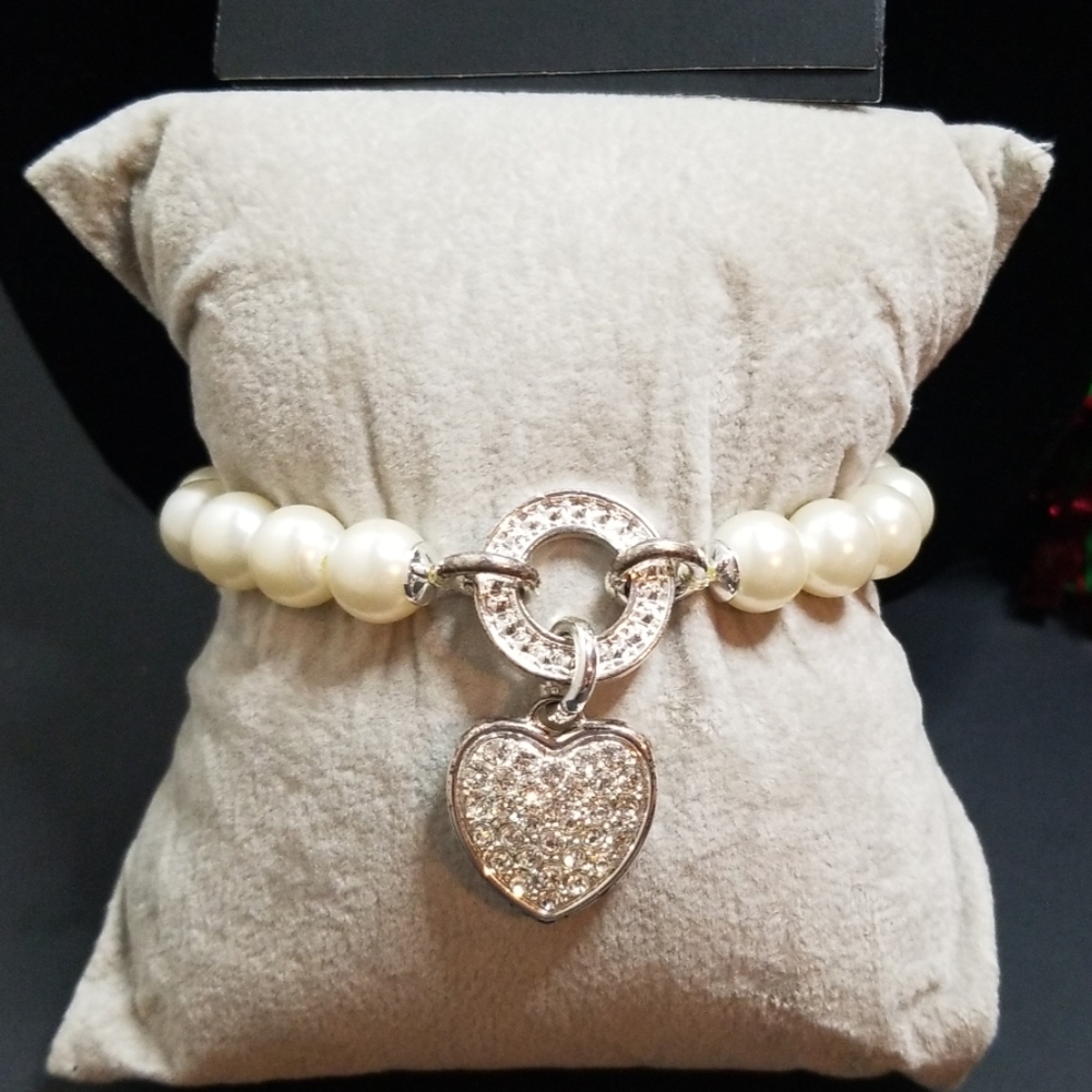 Avon Set of faux Pearls necklace and bracelet - Picture 2 of 7